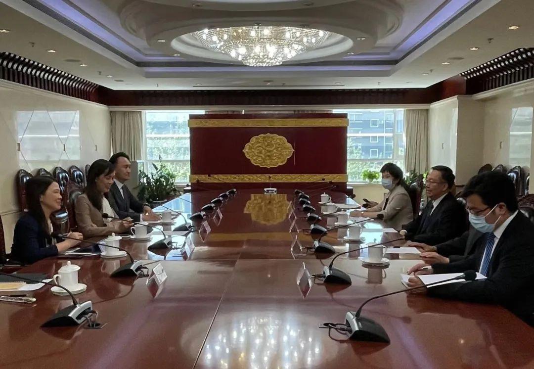 探索未來，2025新澳門正版免費資本車的時代來臨，2025新澳門正版免費資本車時代，探索未來的機遇與挑戰(zhàn)